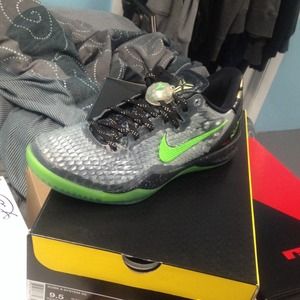 Kobe 8 Christmas shedding skin 9.5