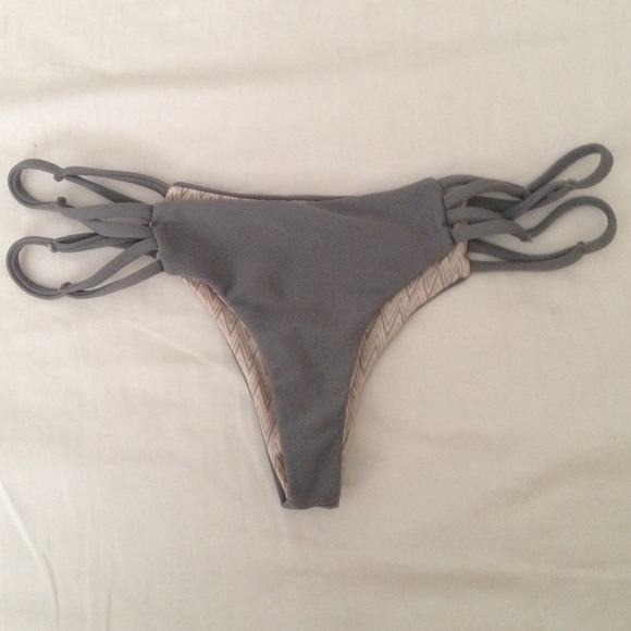 Acacia Maui Stone Bottoms - Picture 2 of 3