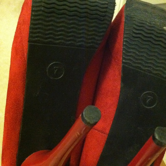 Red Heels! 👠👠 - Picture 4 of 4