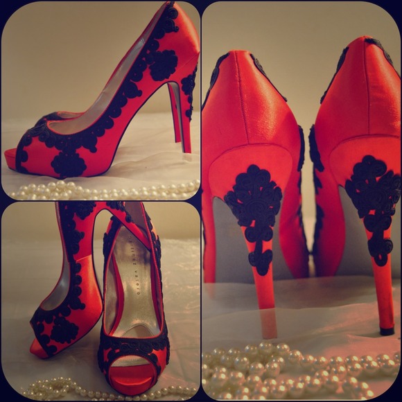 REDUCED! Martinez Valero - Satin Stiletto