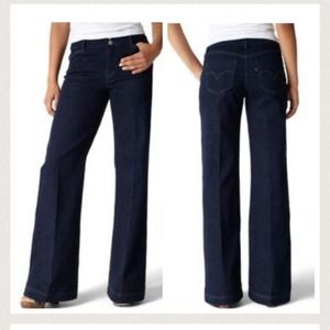 Levis HighRise Denim curve