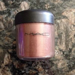 MAC Cosmetics pigment in Chocolate Brown