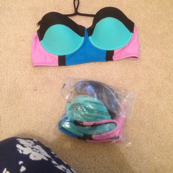 💥not available💥Bikini lab color block bikini top