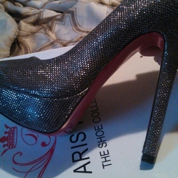 Paris Hilton Pewter Ice Crystal Pumps*SOLD* - Picture 2 of 4