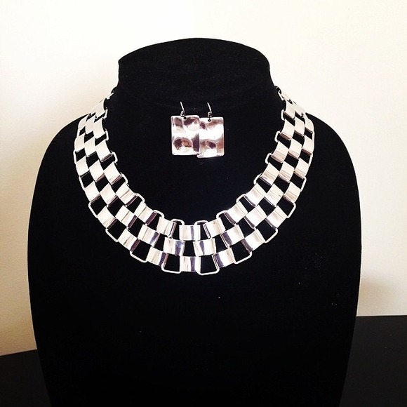 Jewelry - SOLD‼️Necklace Set NWOT