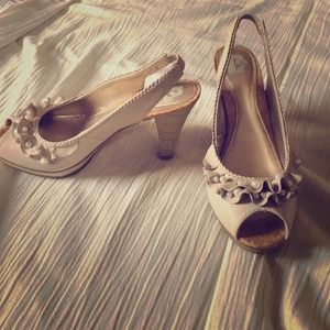 *hold virginia*Flirty beige peep toes