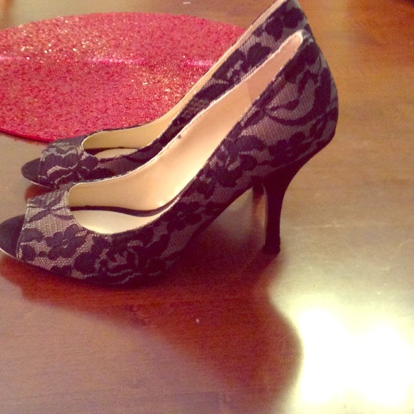 Black lace pumps