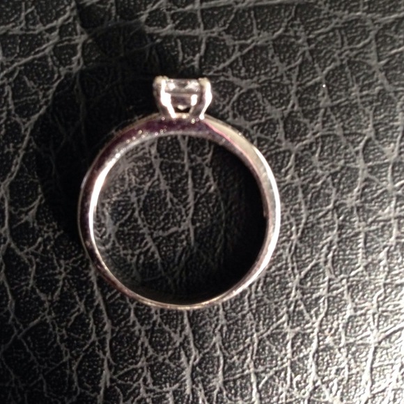 Ring - Picture 3 of 3