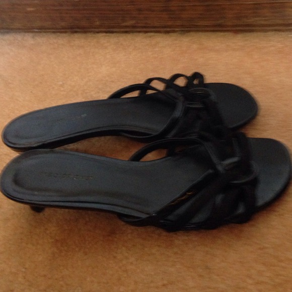 Adorable black slides with tiny heel❤️❤️❤️❤️ - Picture 2 of 3