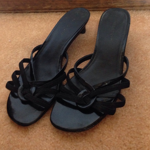 Adorable black slides with tiny heel❤️❤️❤️❤️ - Picture 3 of 3