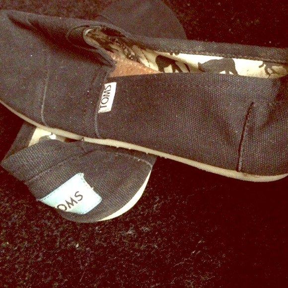 Black toms