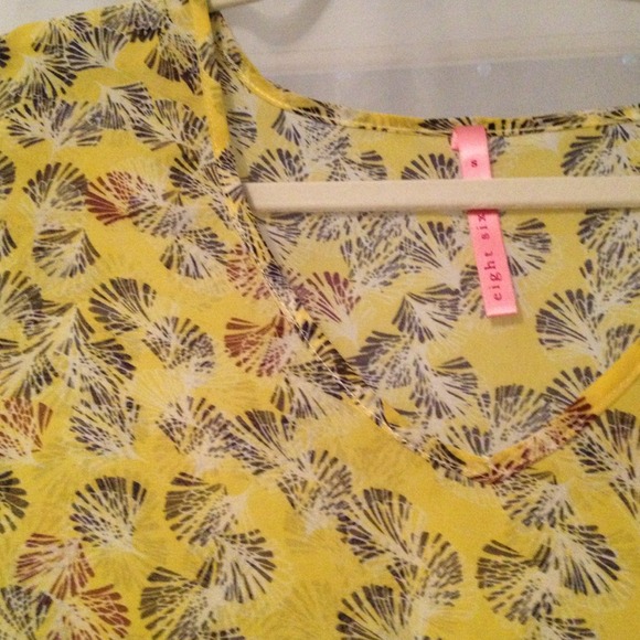 Summery yellow Eight Sixty Top - Picture 2 of 3