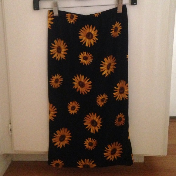 Bodycon daisy skirt