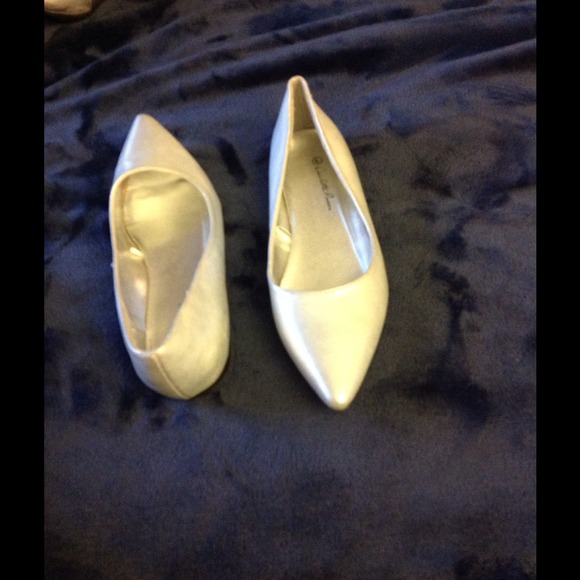 Charlotte Russe pointed toe flats - Picture 2 of 2