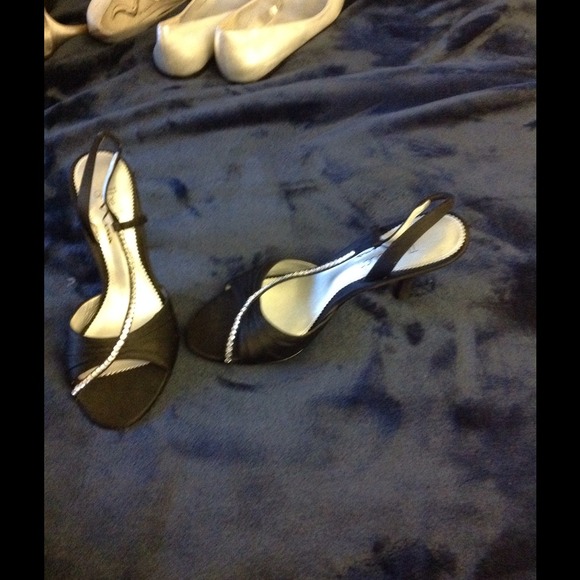 Black heels with diamond gem detailing - Picture 2 of 2