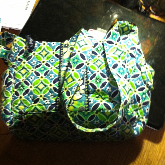 Vera Bradley handbag. Very nice and clean.