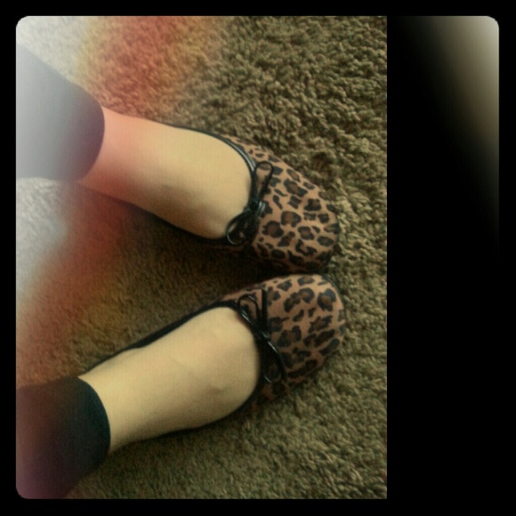 Adorable Leopard Print American Eagle Flats
