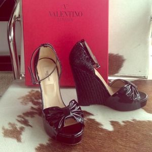 💕VALENTINO  black patent wedges💕
