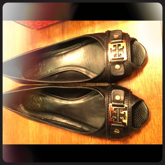 💰💰SOLD💰💰Tory Burch Emma wedge