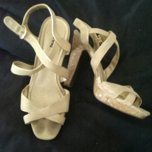 ⛔SOLD⛔Cork and canvas heels - Picture 2 of 4