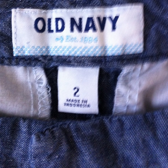 SOLD in a bundle Old Navy Cropped Capris - Picture 3 of 4