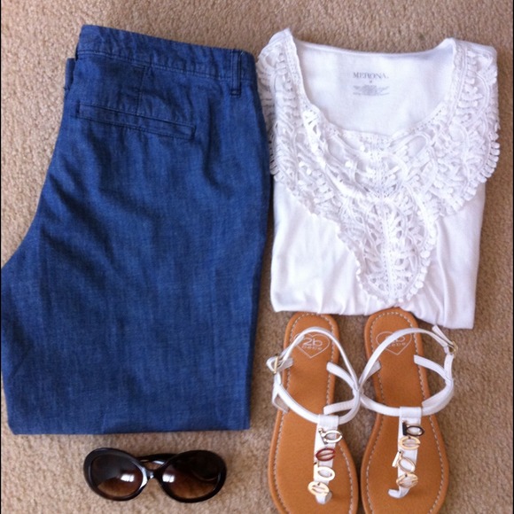 SOLD in a bundle Old Navy Cropped Capris - Picture 2 of 4