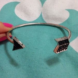 Arrow bangle