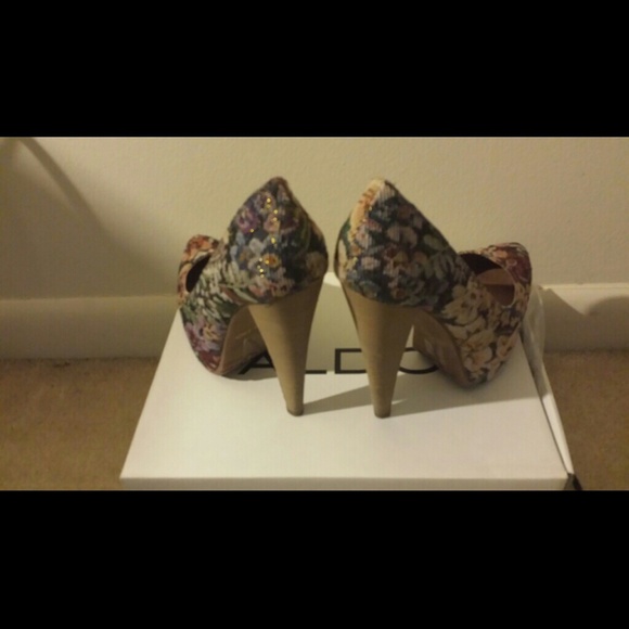 Cute shoe with very high heel. - Picture 2 of 2