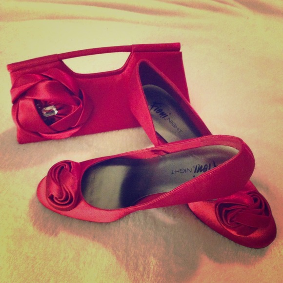 fioni night Shoes - Lipstick Red Vintage Look Satin Pumps and Clutch