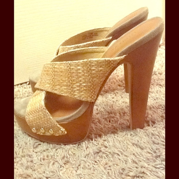 Chinese Laundry Platform Sandal