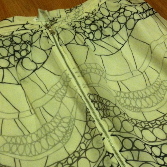 Club Monaco skirt - Picture 2 of 4