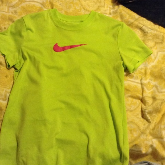 Girls nike shirt