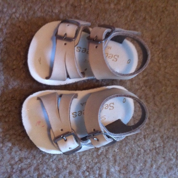 White infant salt waters Size 🚫SOLD🚫