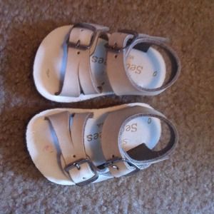 White infant salt waters Size 🚫SOLD🚫