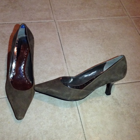BCBGirls Brown Suede Pump Heels Size 6B
