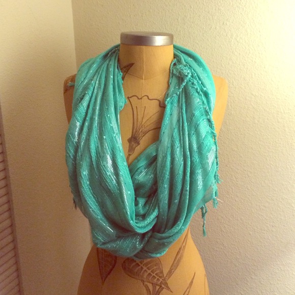 NWOT versatile scarf