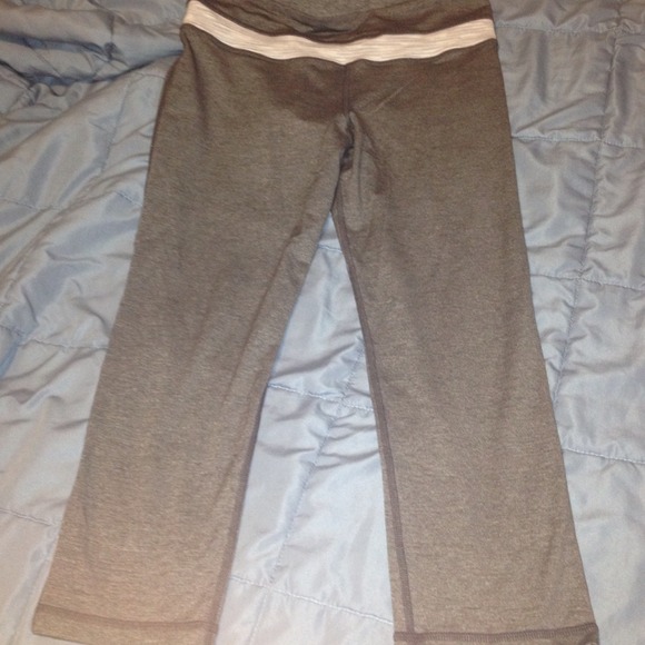 Lululemon grey wunder under crop