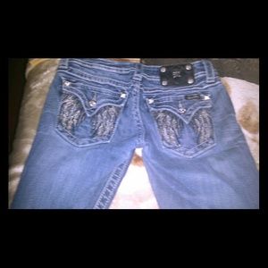 Miss me jeans had a small ripe that can be sowed