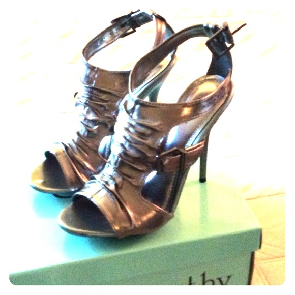 Silver strap pumps - Picture 1 of 1
