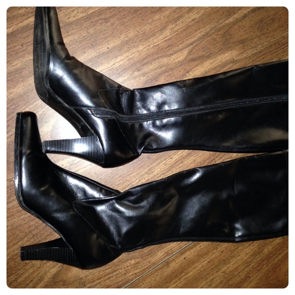 Stylish Black leather Boots