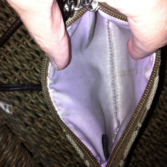 ❌SOLD❌💯%AUTHENTIC COACH WRISTLET. Price FIRM - Picture 4 of 4