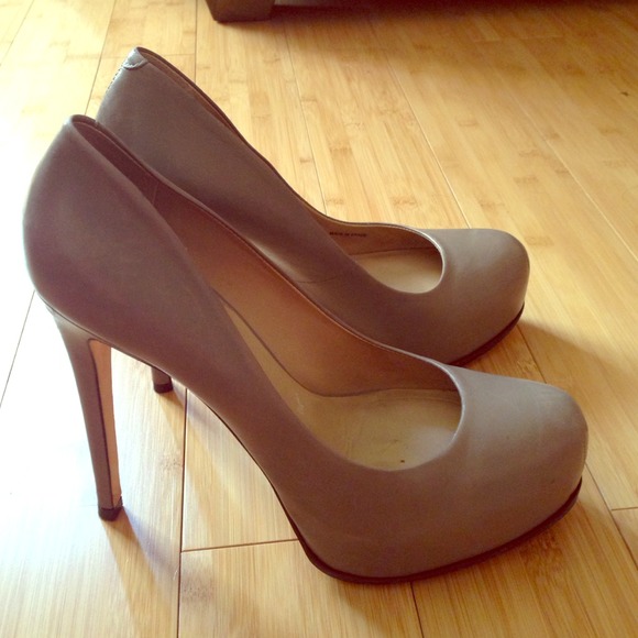 Pour La Victoire heels