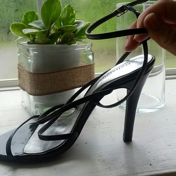Cute strapped worn one time heals