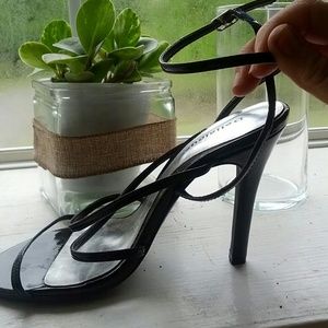 Cute strapped worn one time heals