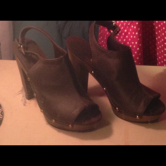 Heels - Picture 3 of 4