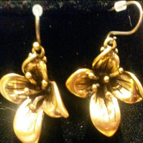Vintage Lucky Brand Goldtone Orchid Drop Earrings Fishhook Closure NEW