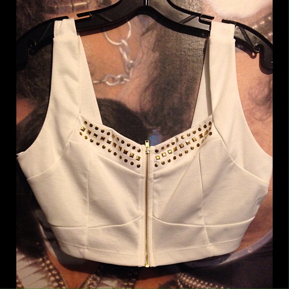Finesse Tops - ⚡️NWOT⚡️Ivory Top w Dark Gold Studs🔸