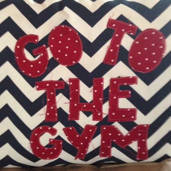 FIT THROW PILLOWS