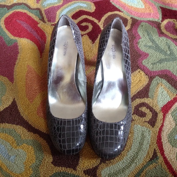 Flashy snakeskin pumps - Picture 2 of 5