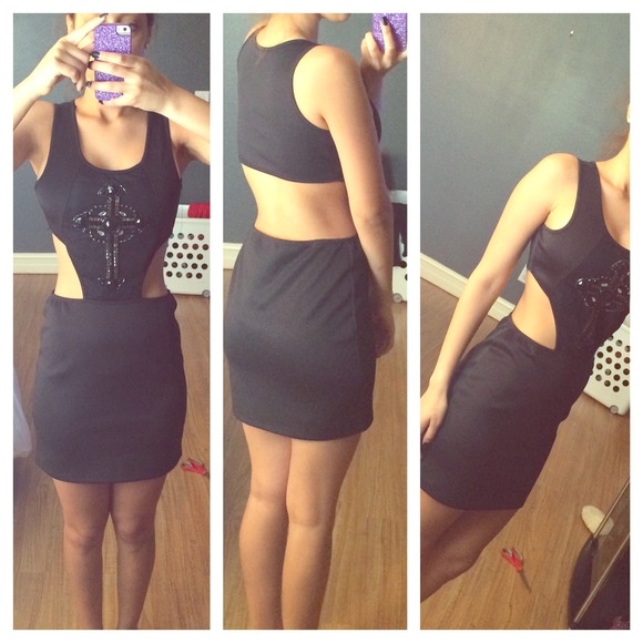 Dresses & Skirts - Black cut out dress